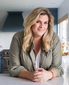 Lindsey Brooke Headshot