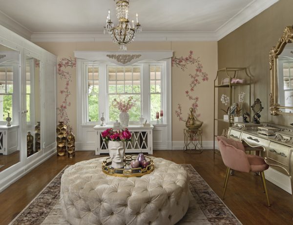 Haley Kiarash Lady's Dressing Room