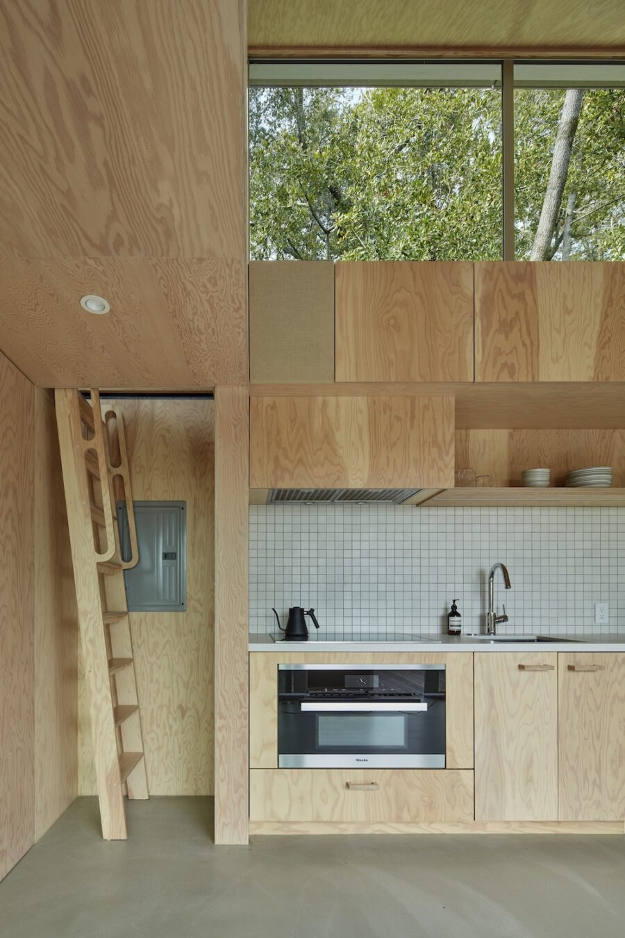 Ingenious Design Concepts Highlight A Tiny California Guesthouse